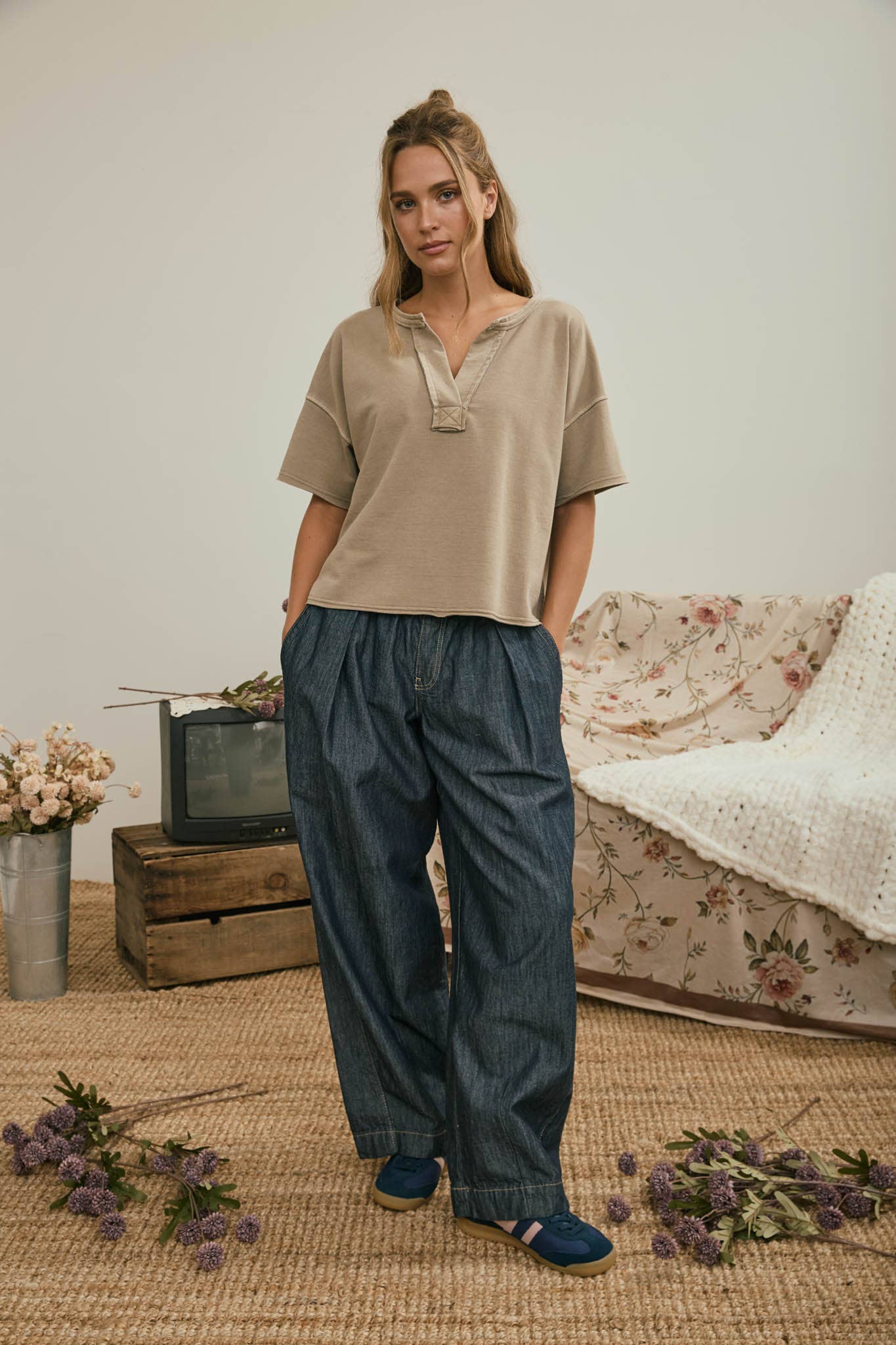 SPLIT NECK RAW EDGE SHORT SLEEVE TOP