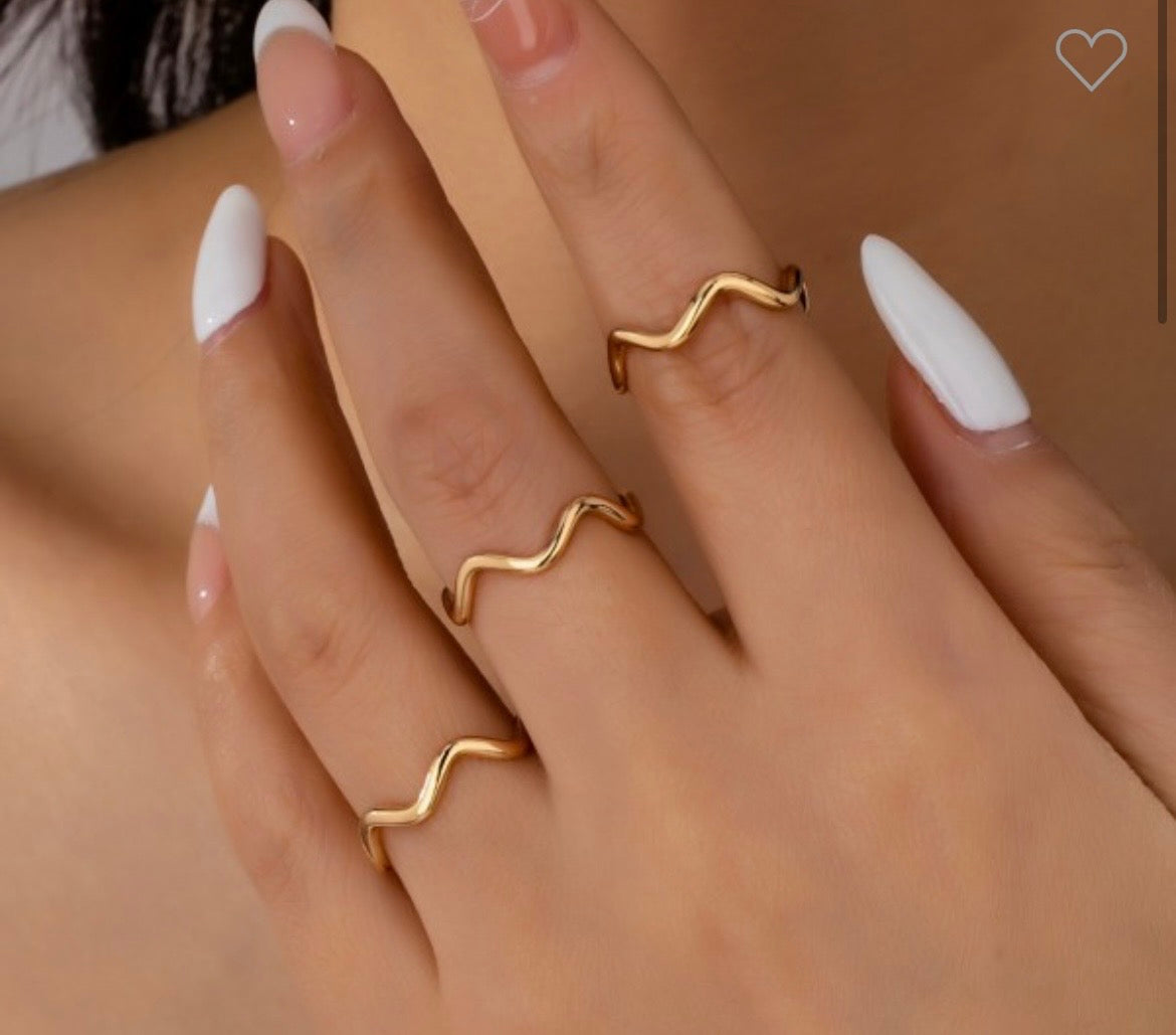 Wavy Knot Ring Set