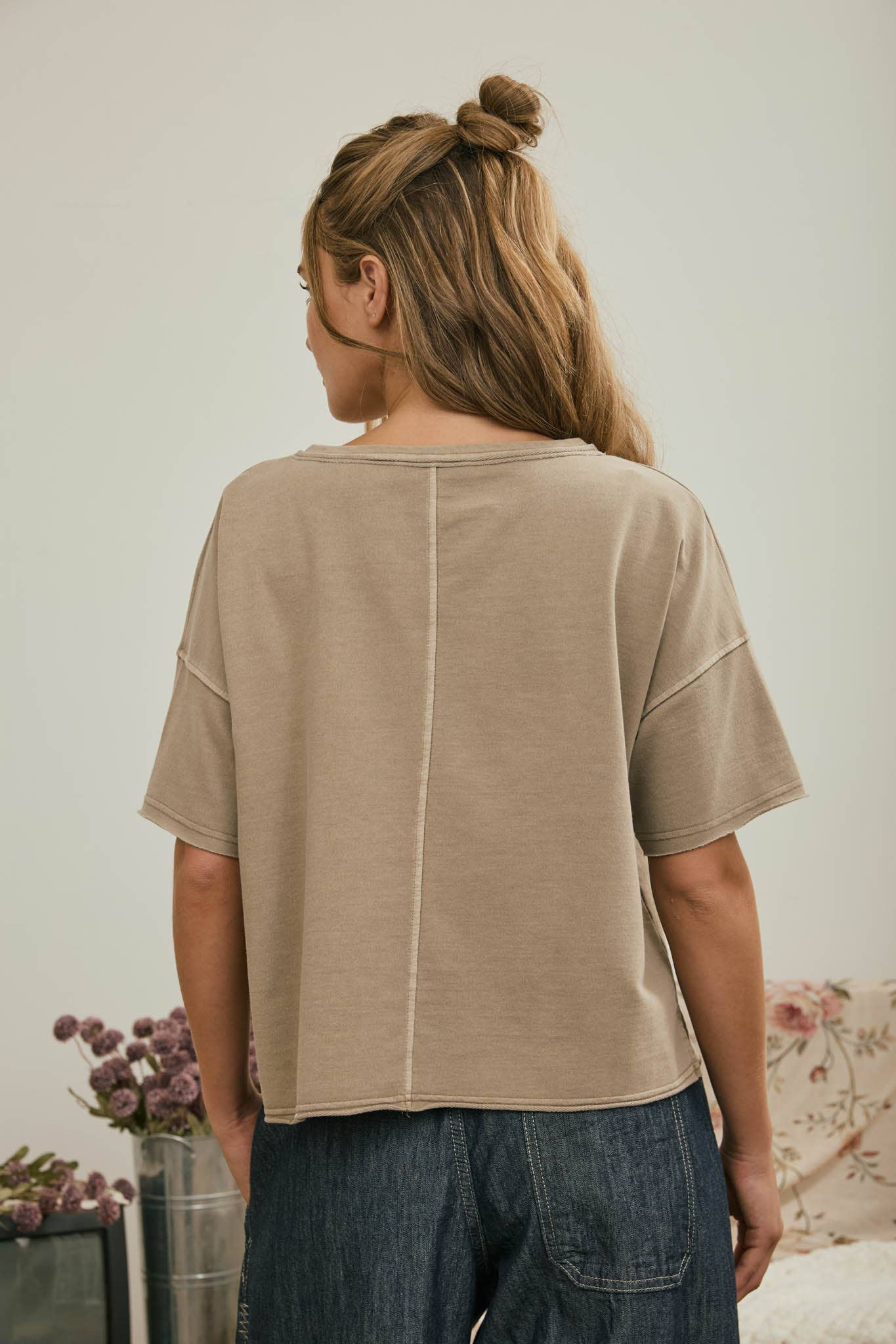 SPLIT NECK RAW EDGE SHORT SLEEVE TOP
