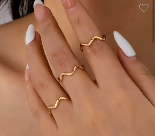 Wavy Knot Ring Set
